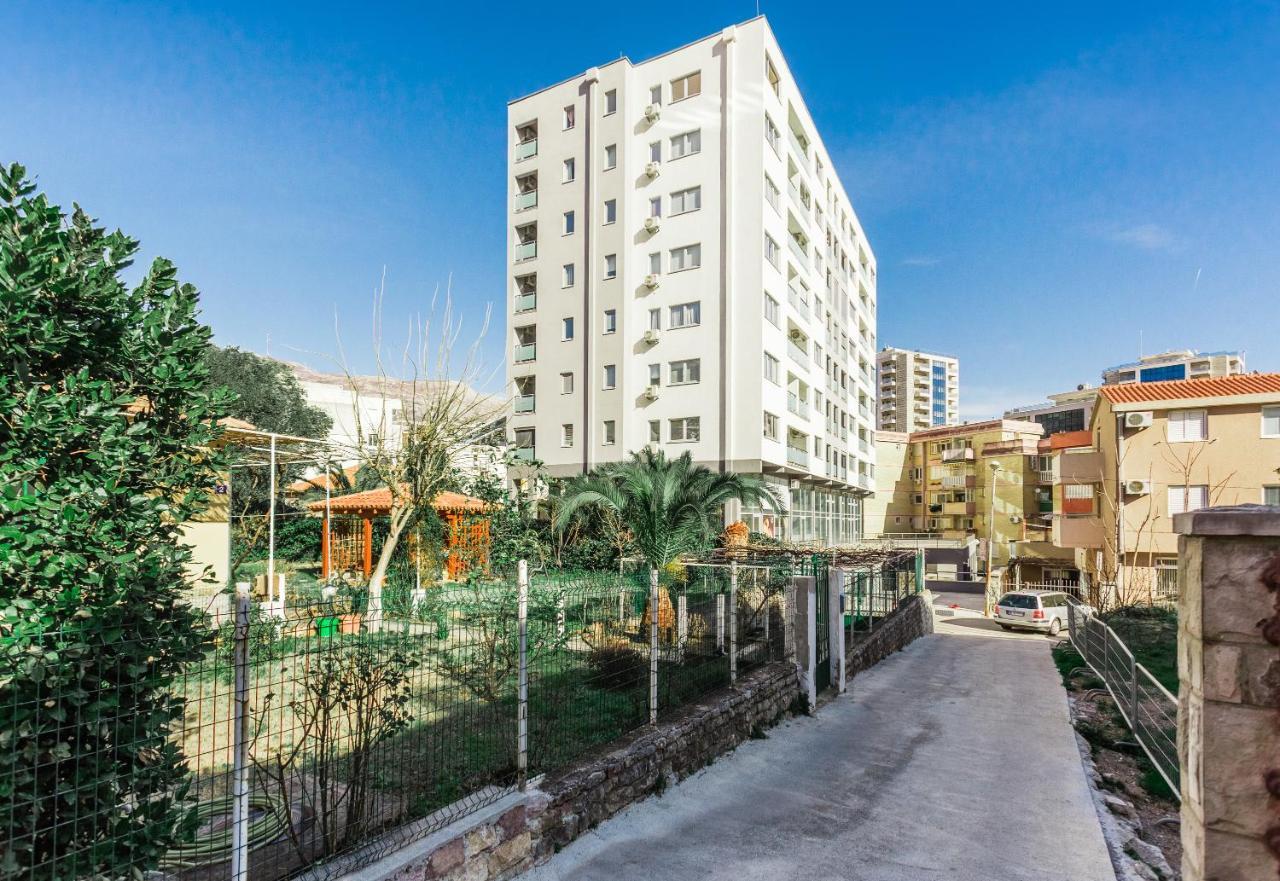 Apartments Lora 13.Jula, 15 Budva Bagian luar foto